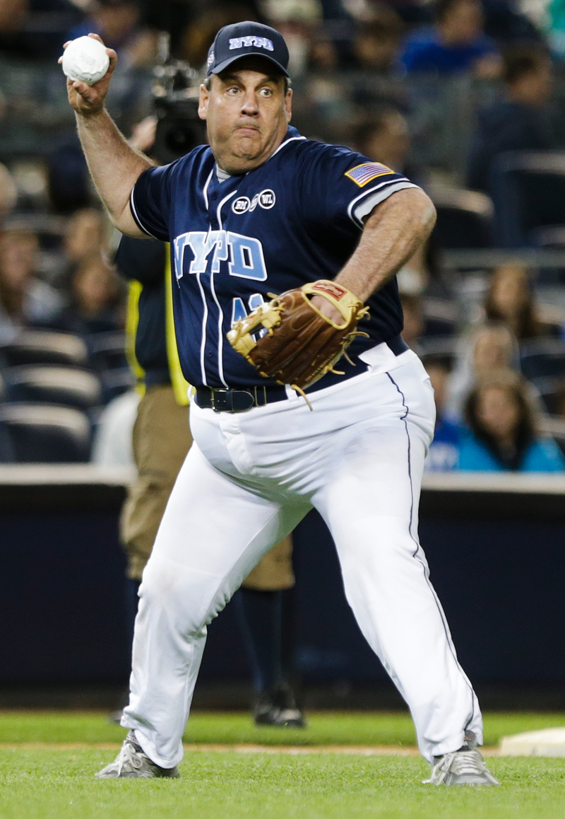 Illustration for article titled Here Are Some Photos Of Chris Christie Playing Softball